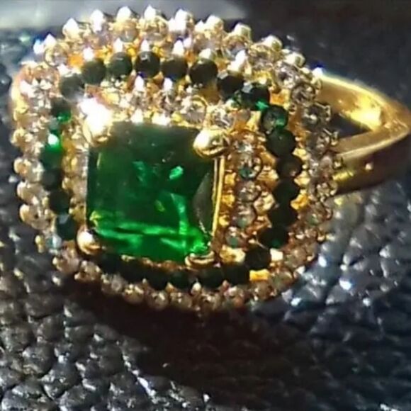 Elegant Two-tone Sparkling crystal ring sz 9 - Picture 5 of 12